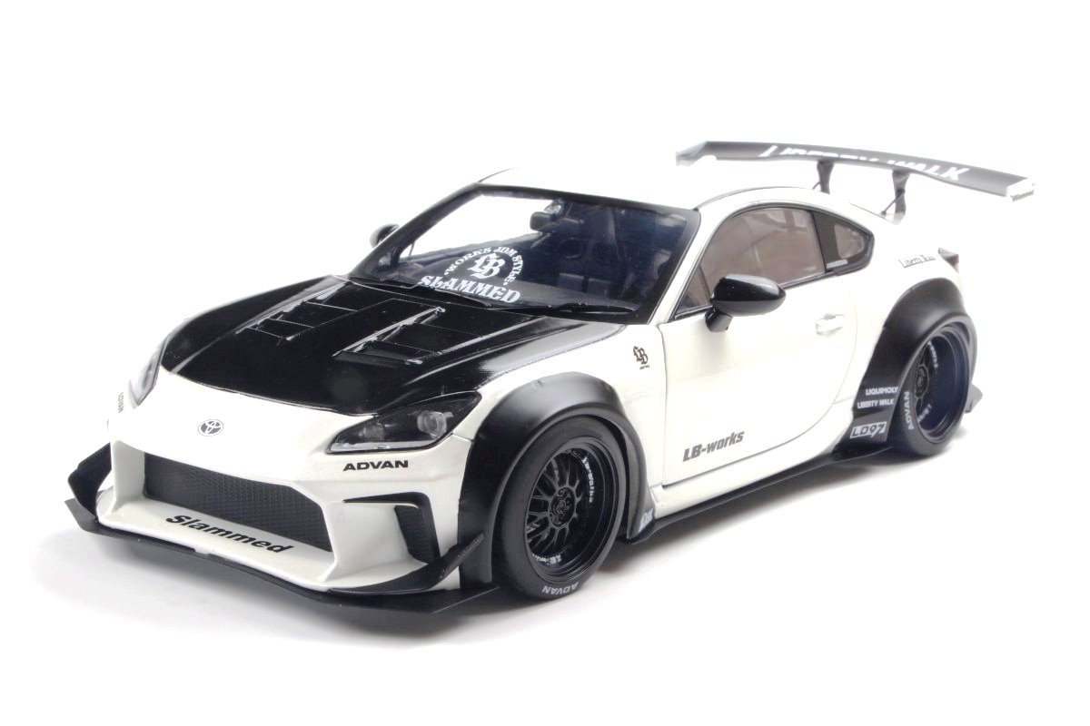 Toyota GR86 LBWK Body KIT white 1:18 Solido