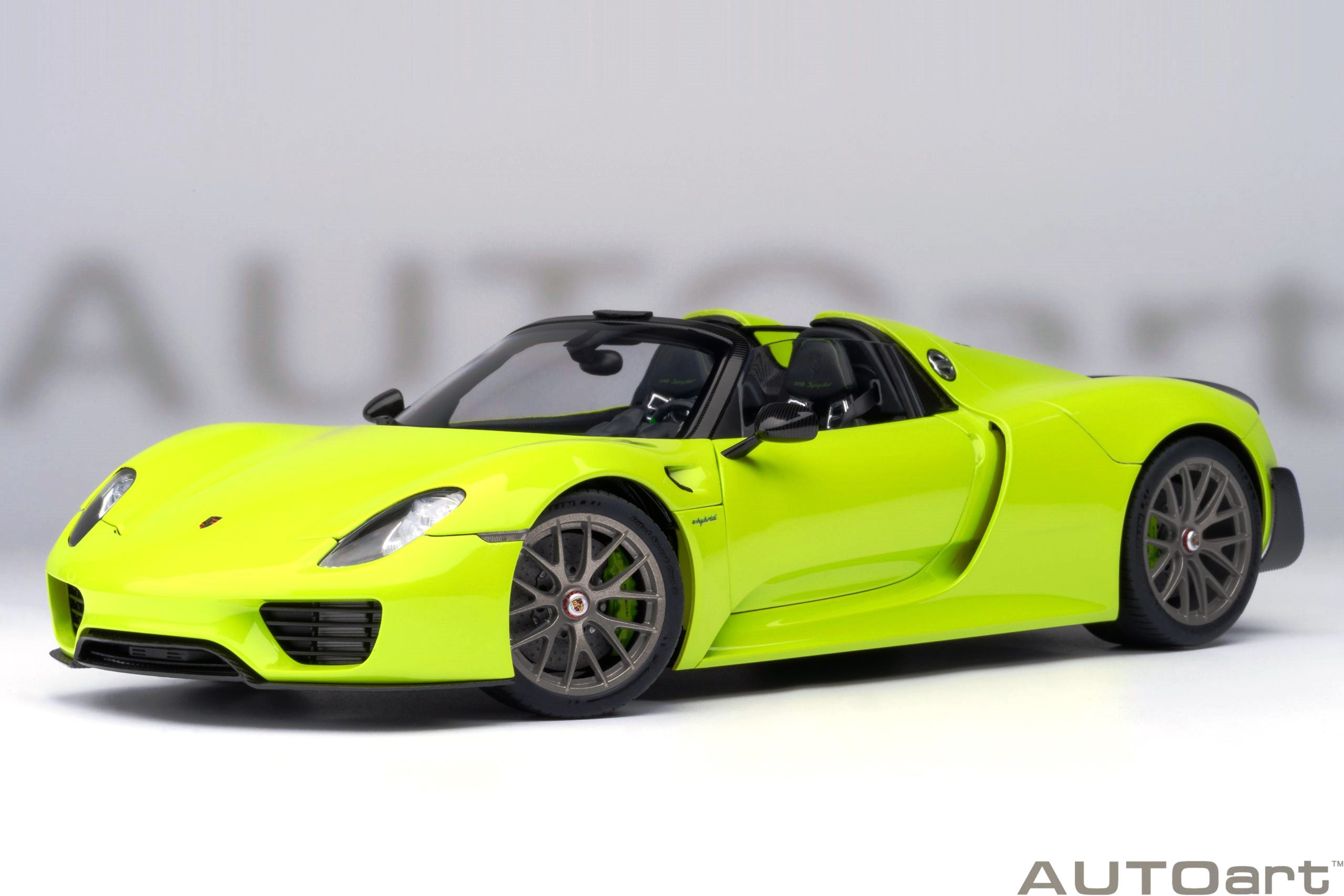 Porsche 918 Spyder Weissach Package Acid Green 1:18 AUTOart
