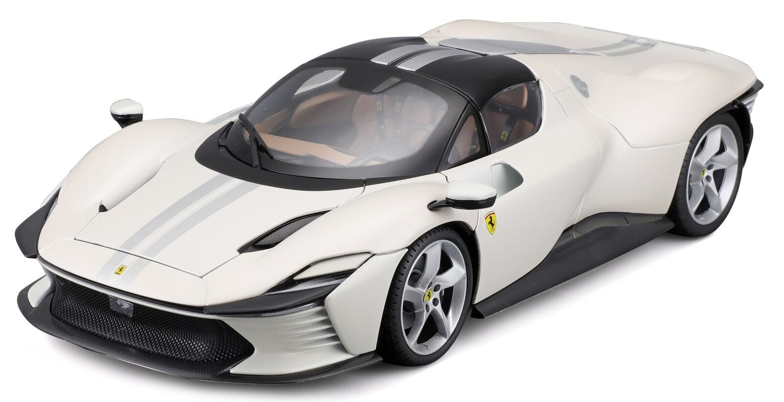 Ferrari Daytona SP3 2022 white/black stripe 1:18 Bburago