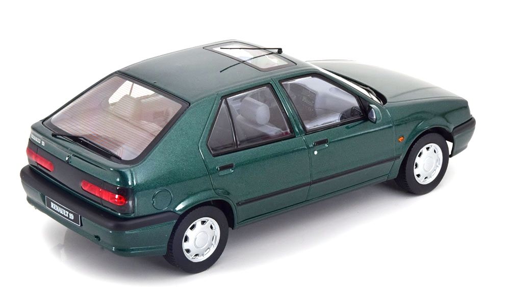 Renault 19 1994 british green metallic 1:18 Triple9 Collection