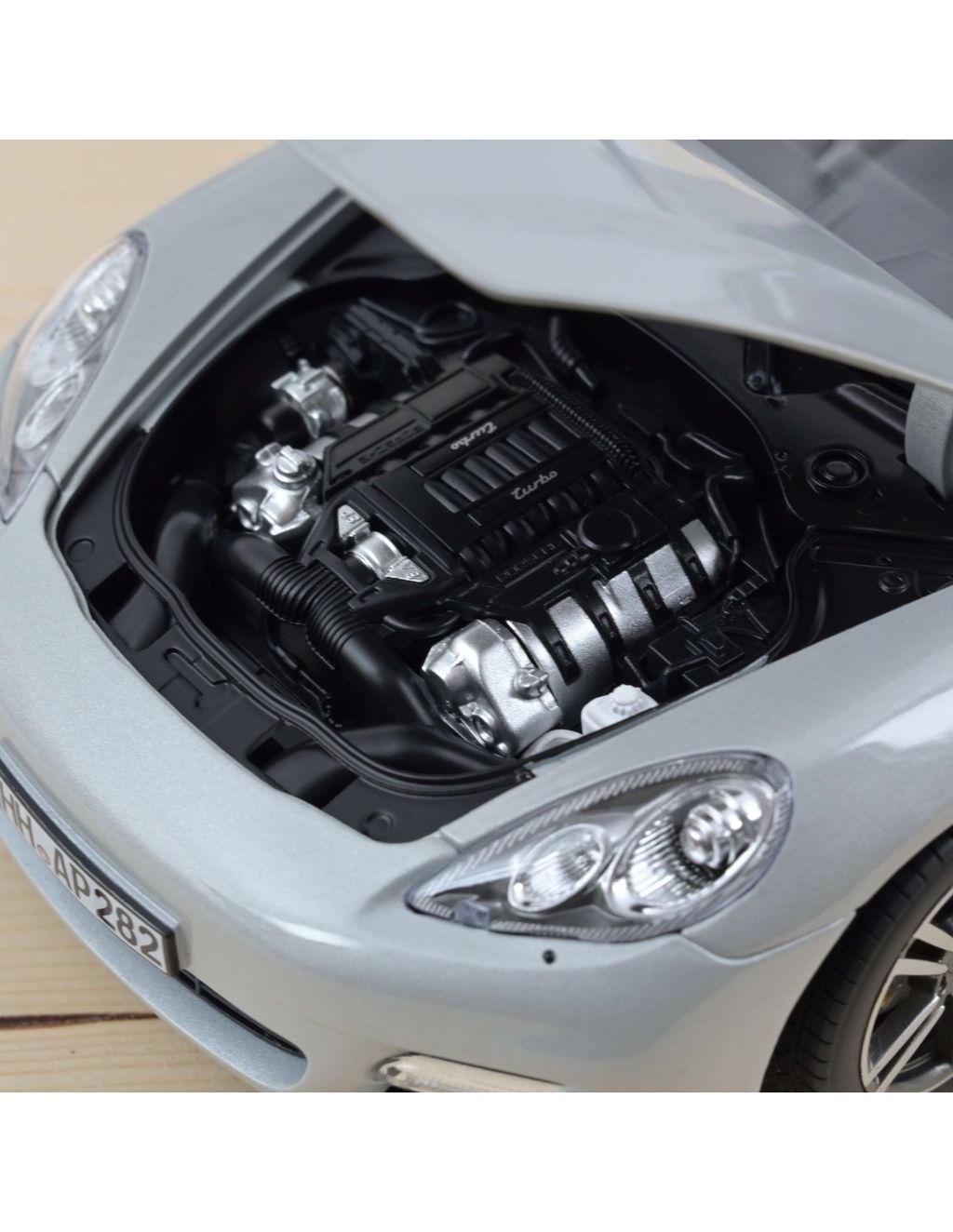 Porsche Panamera Turbo 2009 silver 1:18 Norev