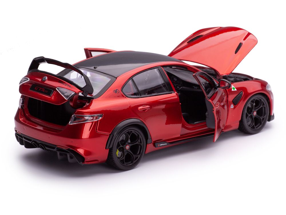Alfa Romeo Giulia GTAm 2020 red metallic 1:18 Bburago