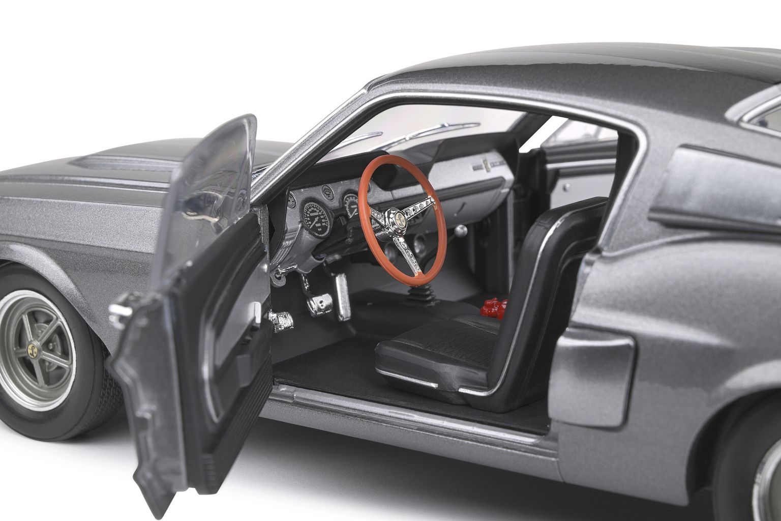 Shelby Mustang GT500 1967 grey/black stripes 1:18 Solido