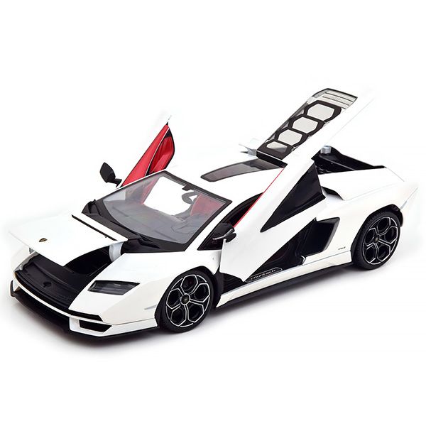 Lamborghini Countach LPI 800-4 white 1:18 Maisto