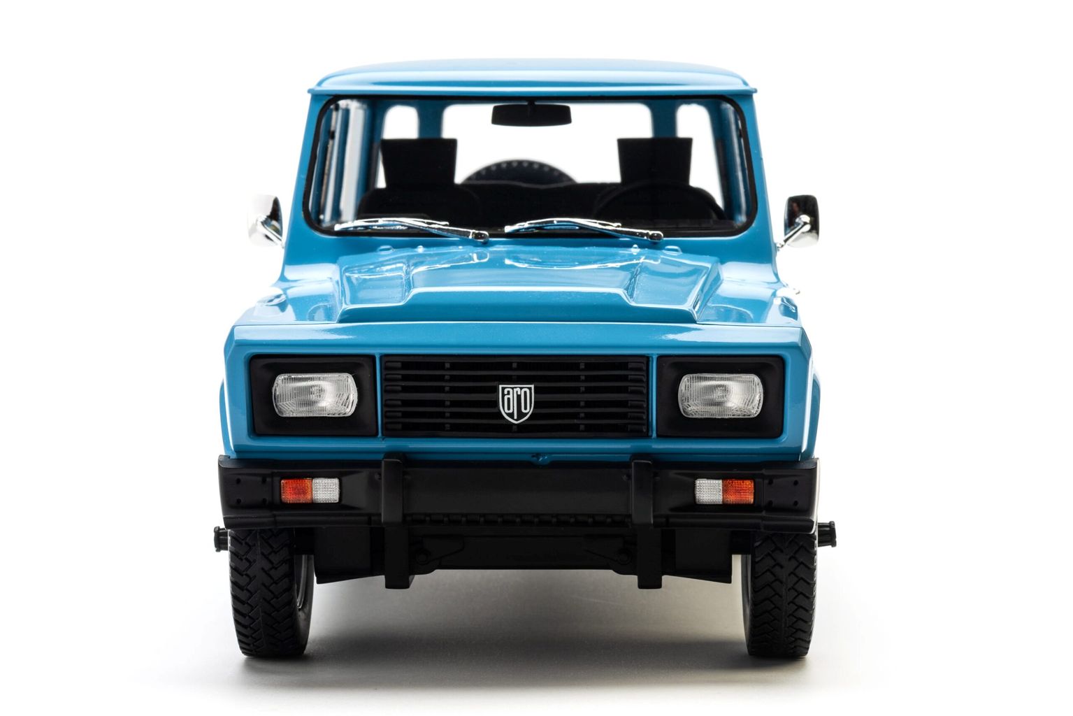 Aro 244D 1989 blue 1:18 Aurora Models