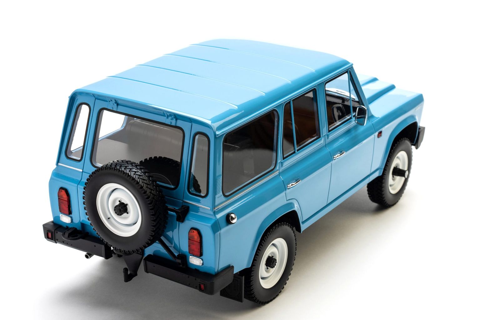 Aro 244D 1989 blue 1:18 Aurora Models
