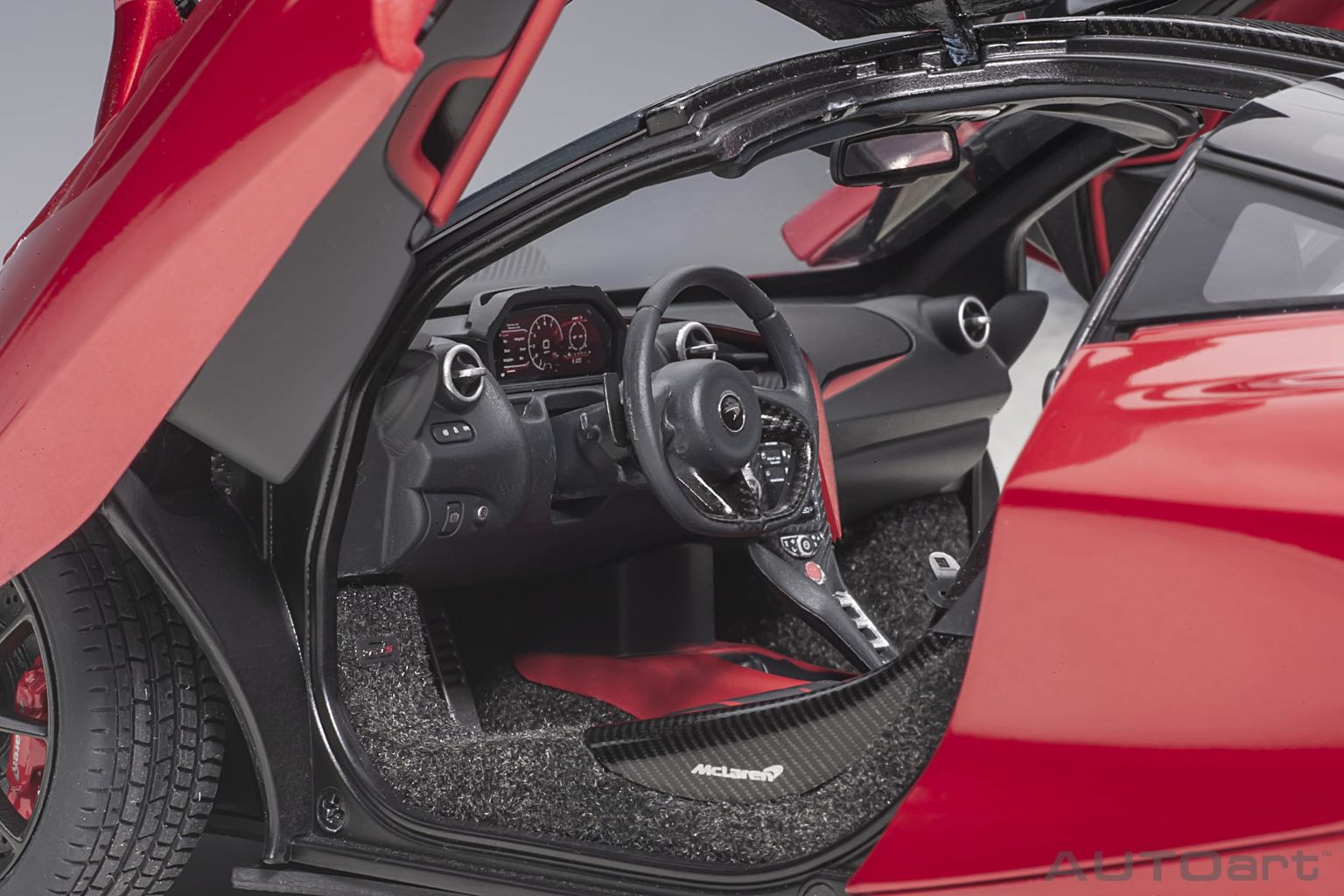 McLaren 720S 2017 Memphis red 1:18 AUTOart