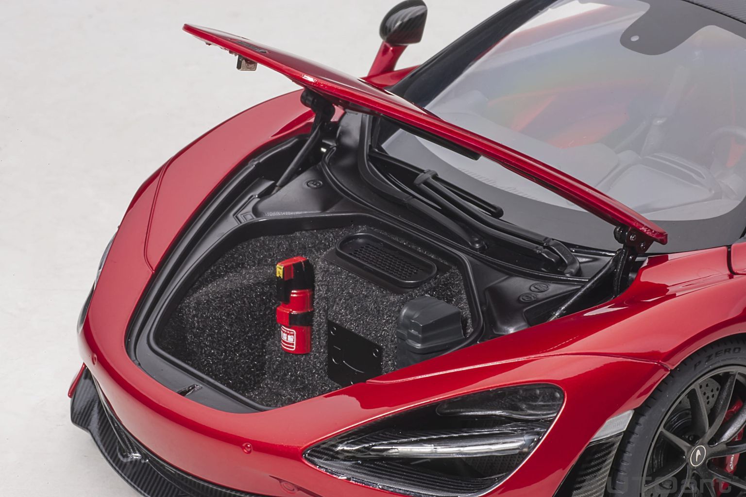 McLaren 720S 2017 Memphis red 1:18 AUTOart