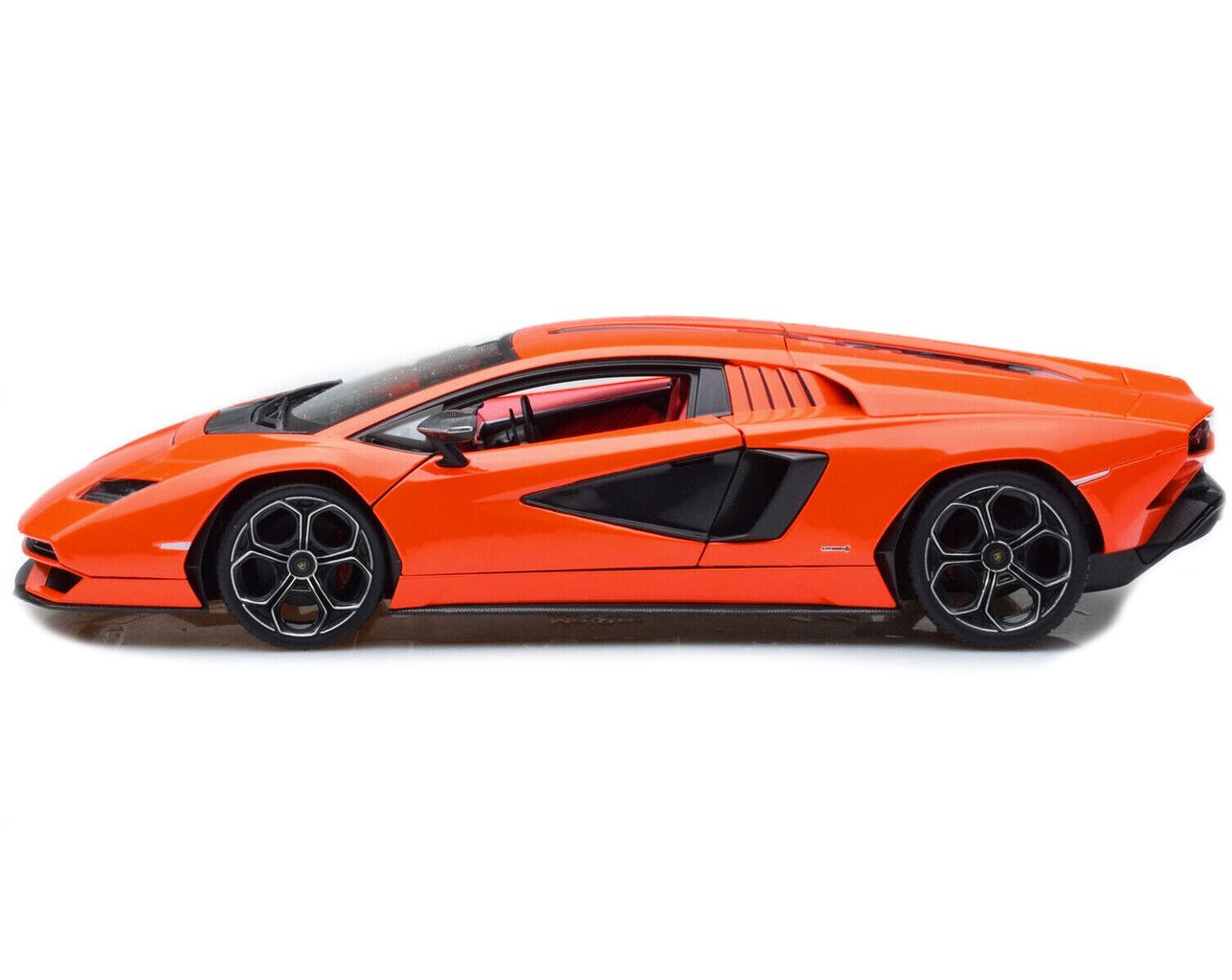 Lamborghini Countach LPi 800-4 2021 orange 1:18 Maisto