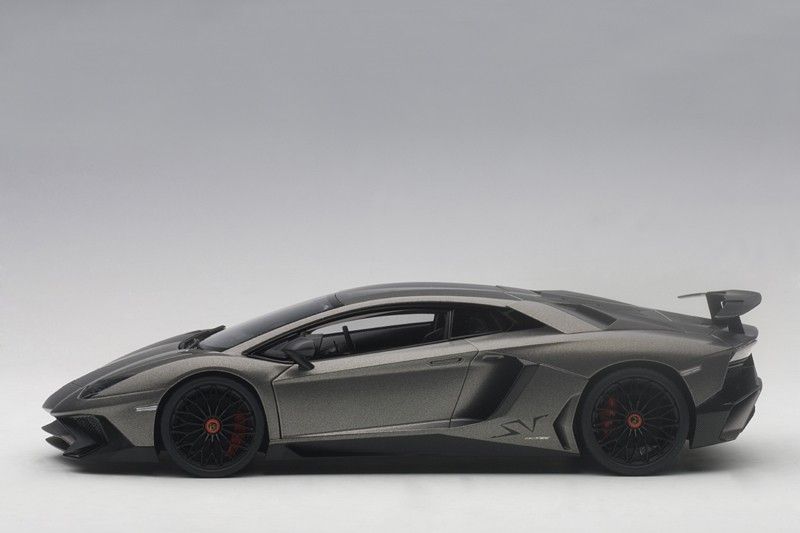Lamborghini Aventador LP750-4 SV 2015 grey 1:18 AUTOart