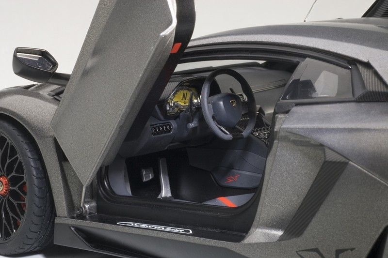 Lamborghini Aventador LP750-4 SV 2015 grey 1:18 AUTOart