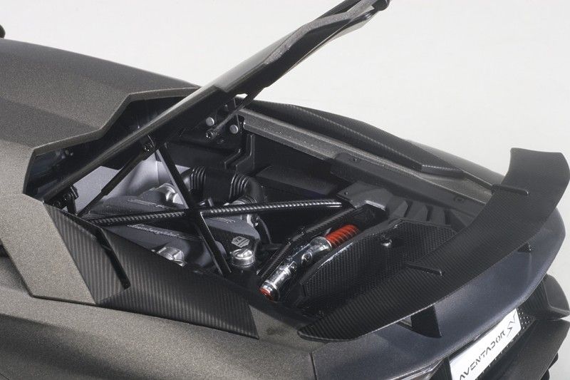 Lamborghini Aventador LP750-4 SV 2015 grey 1:18 AUTOart