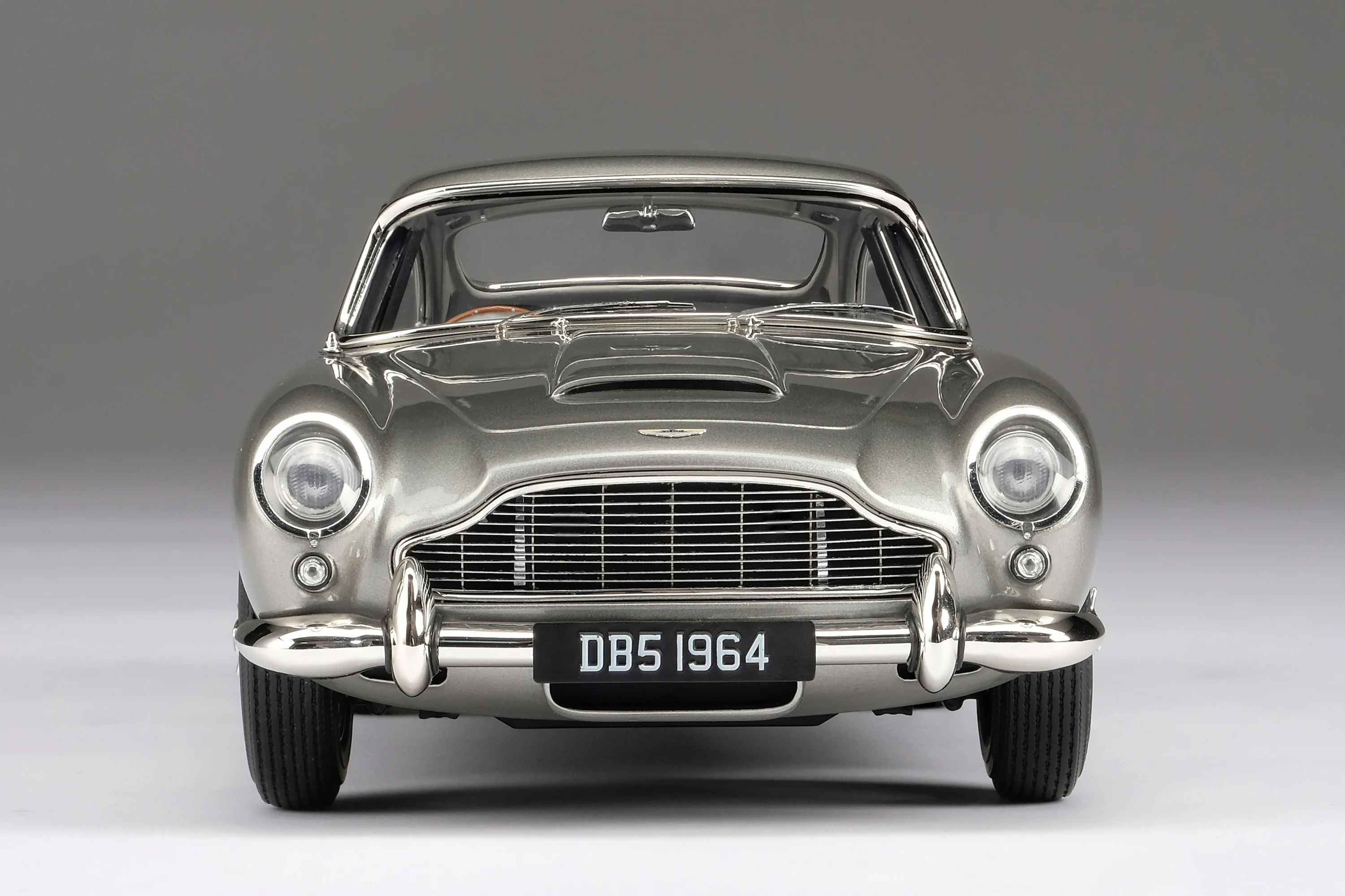Aston Martin DB5 Vantage 1963 silver 1:18 Amalgam