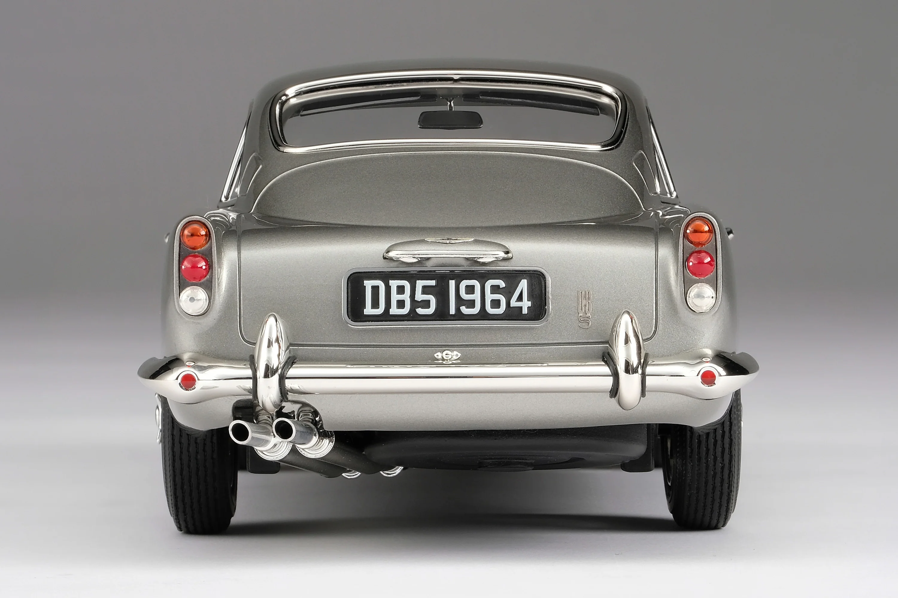 Aston Martin DB5 Vantage 1963 silver 1:18 Amalgam