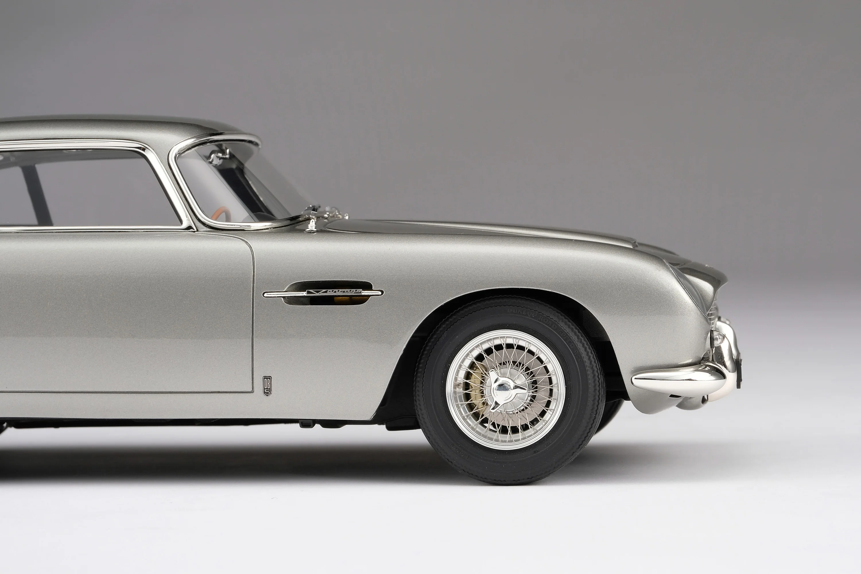 Aston Martin DB5 Vantage 1963 silver 1:18 Amalgam
