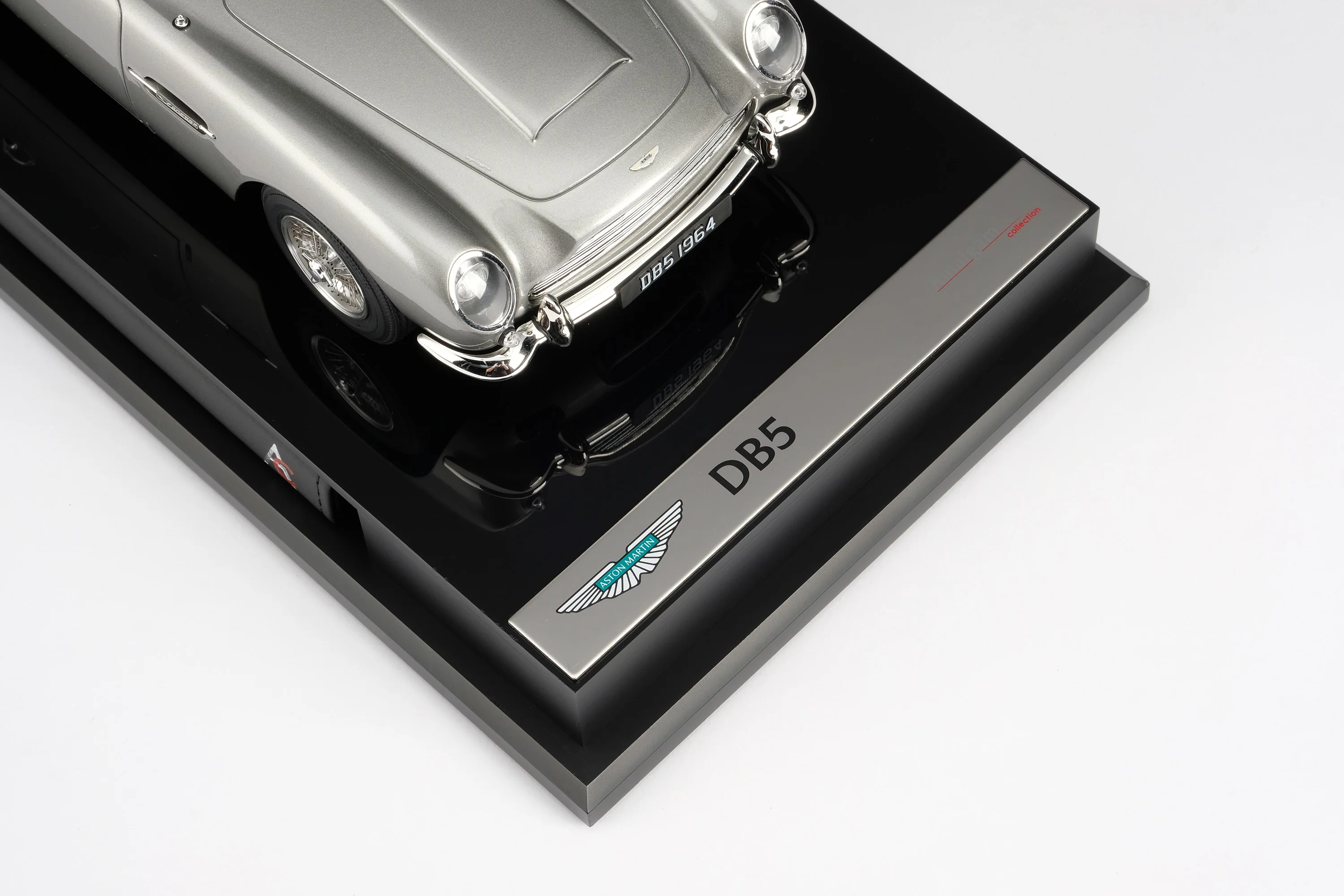 Aston Martin DB5 Vantage 1963 silver 1:18 Amalgam