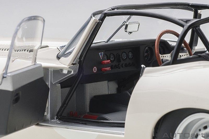 Jaguar E-Type Lightweight white 1:18 AUTOart