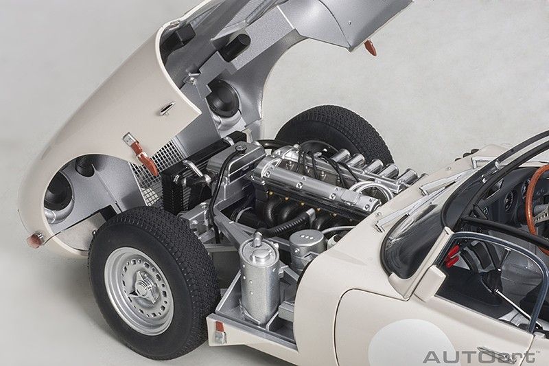 Jaguar E-Type Lightweight white 1:18 AUTOart