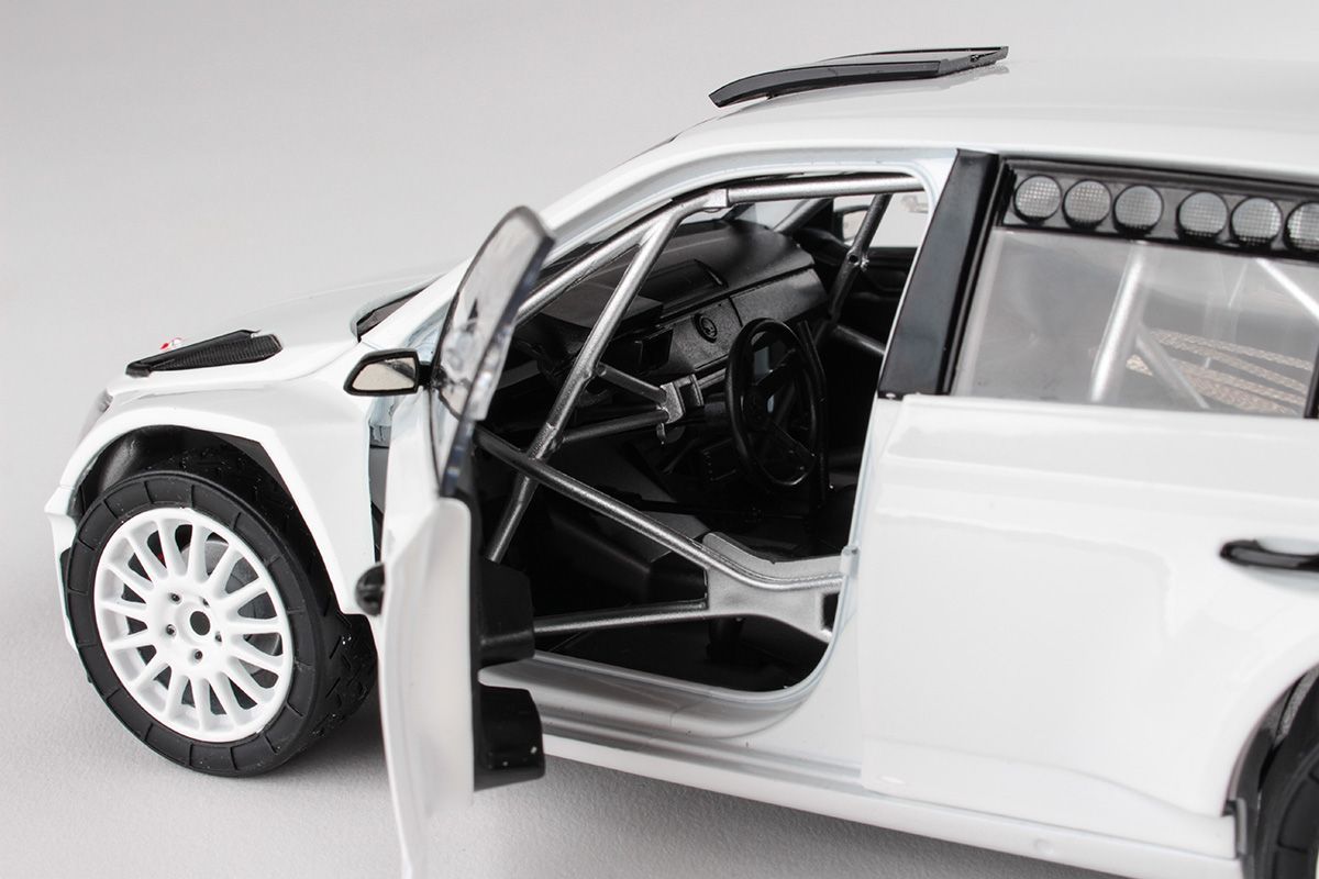 Škoda Fabia III R5 2015 bílá 1:18 Abrex