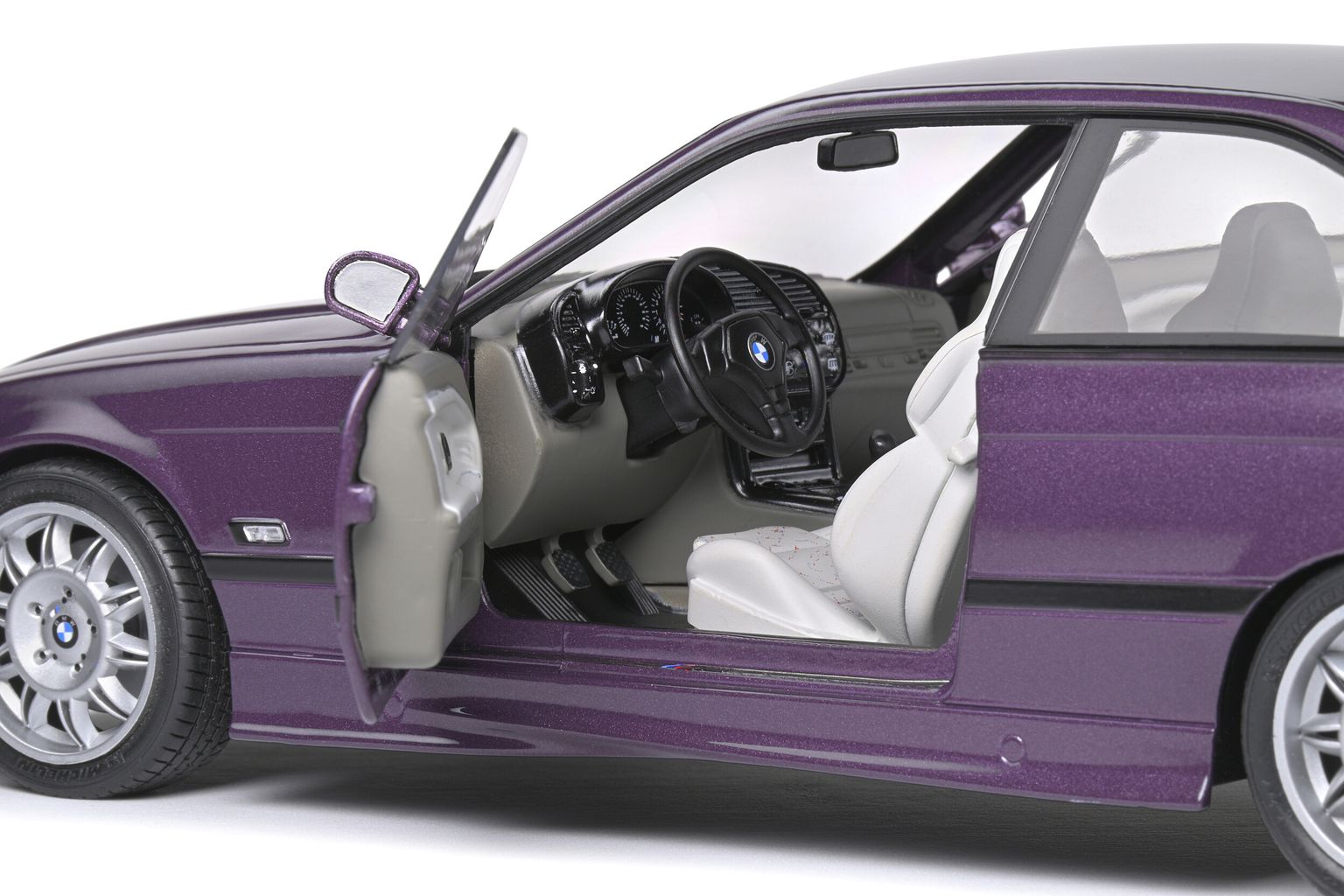 BMW M3 E36 Coupe 1990 violet 1:18 Solido