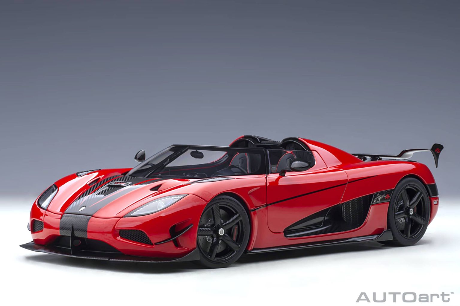 Koenigsegg Agera RS 2015 chilli red/carbon/black accents 1:18 AUTOart