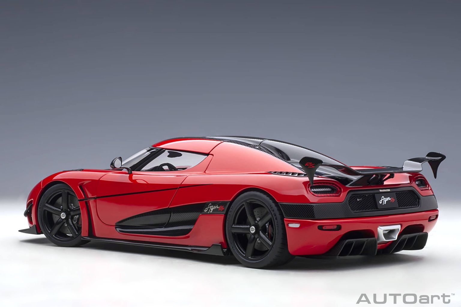 Koenigsegg Agera RS 2015 chilli red/carbon/black accents 1:18 AUTOart