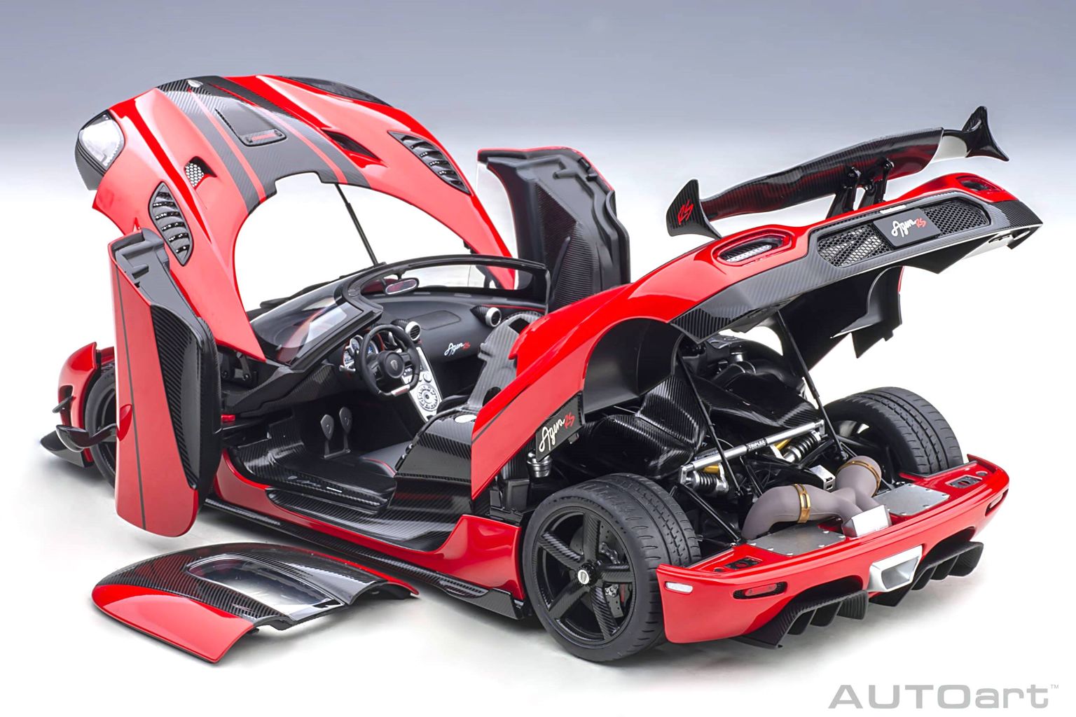 Koenigsegg Agera RS 2015 chilli red/carbon/black accents 1:18 AUTOart