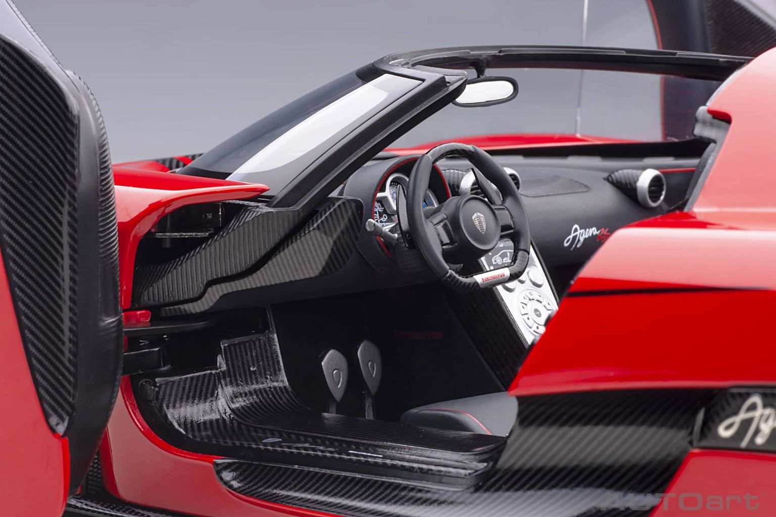 Koenigsegg Agera RS 2015 chilli red/carbon/black accents 1:18 AUTOart