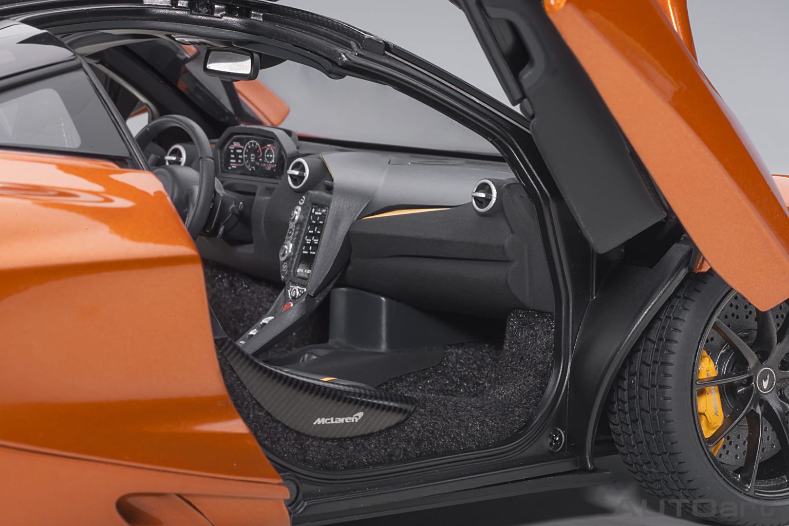 McLaren 720S 2017 azores orange 1:18 AUTOart