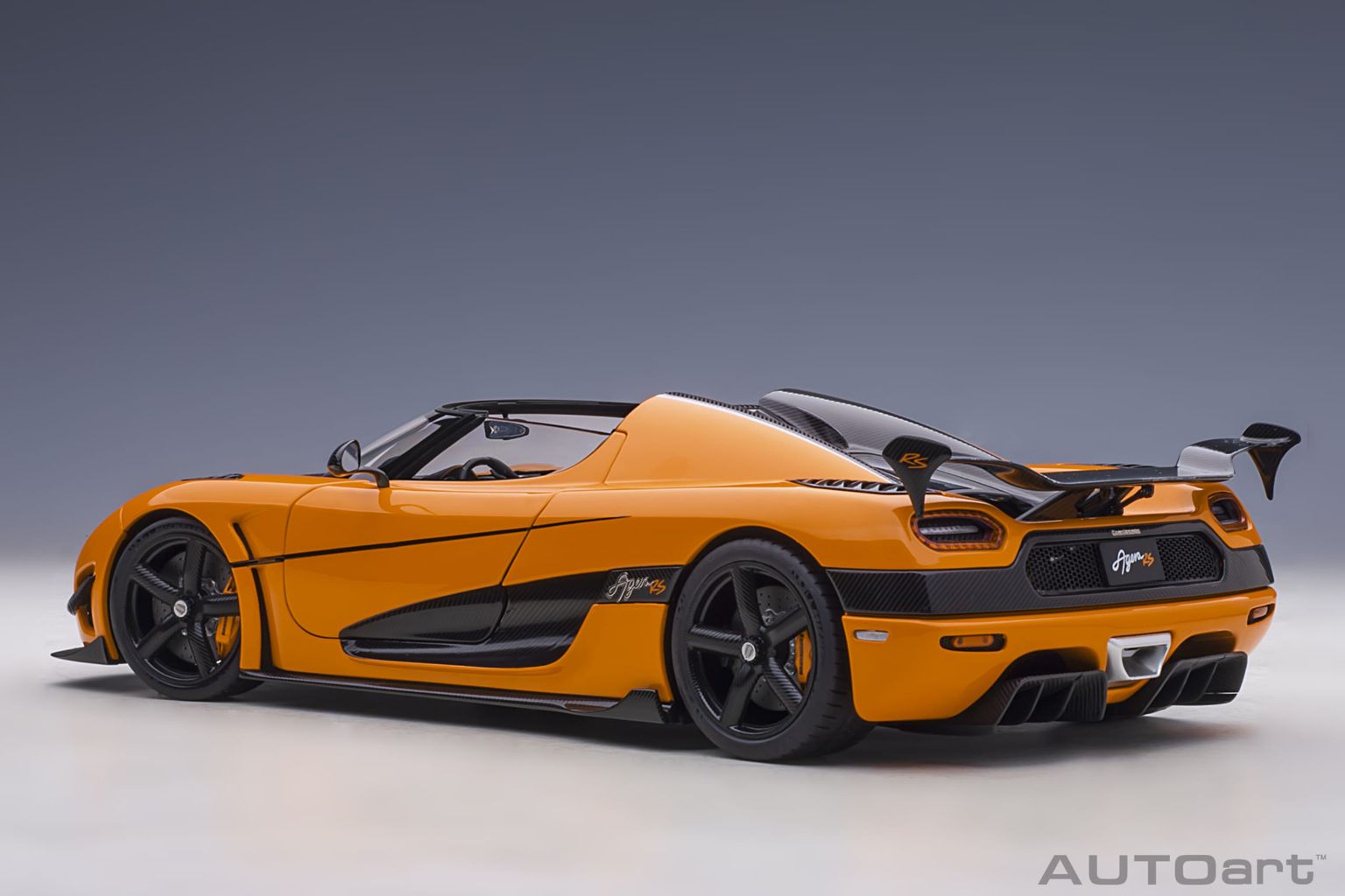 Koenigsegg Agera RS 2015 cone orange/carbon/black accents 1:18 AUTOart