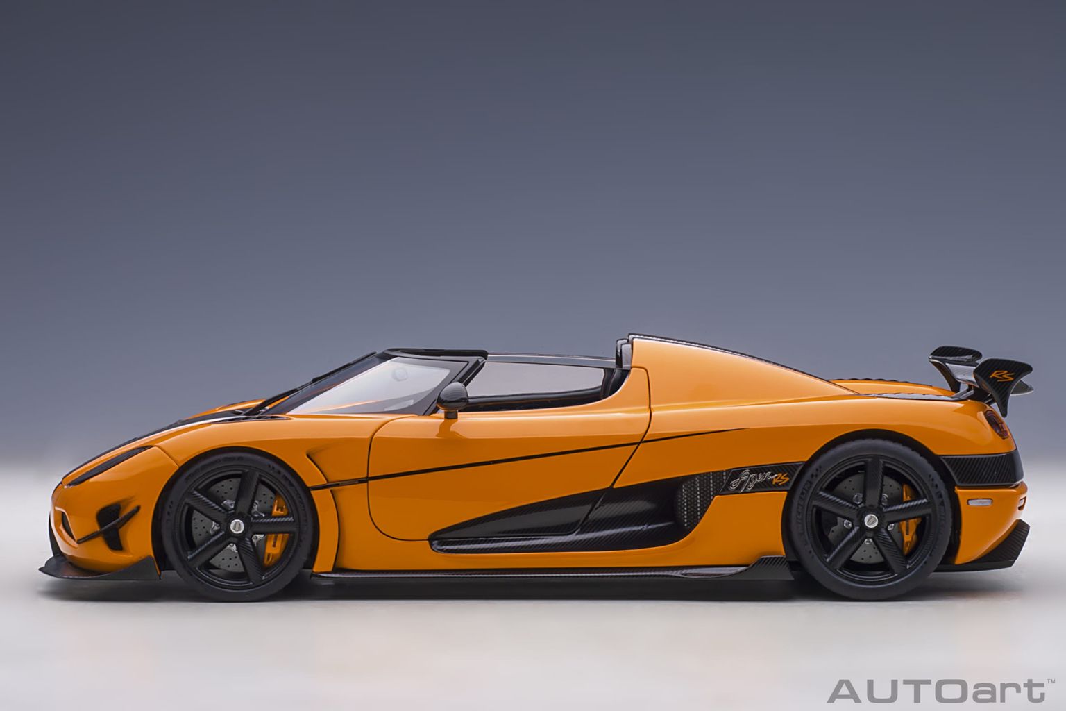 Koenigsegg Agera RS 2015 cone orange/carbon/black accents 1:18 AUTOart