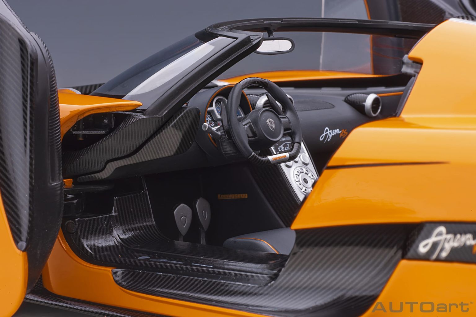 Koenigsegg Agera RS 2015 cone orange/carbon/black accents 1:18 AUTOart