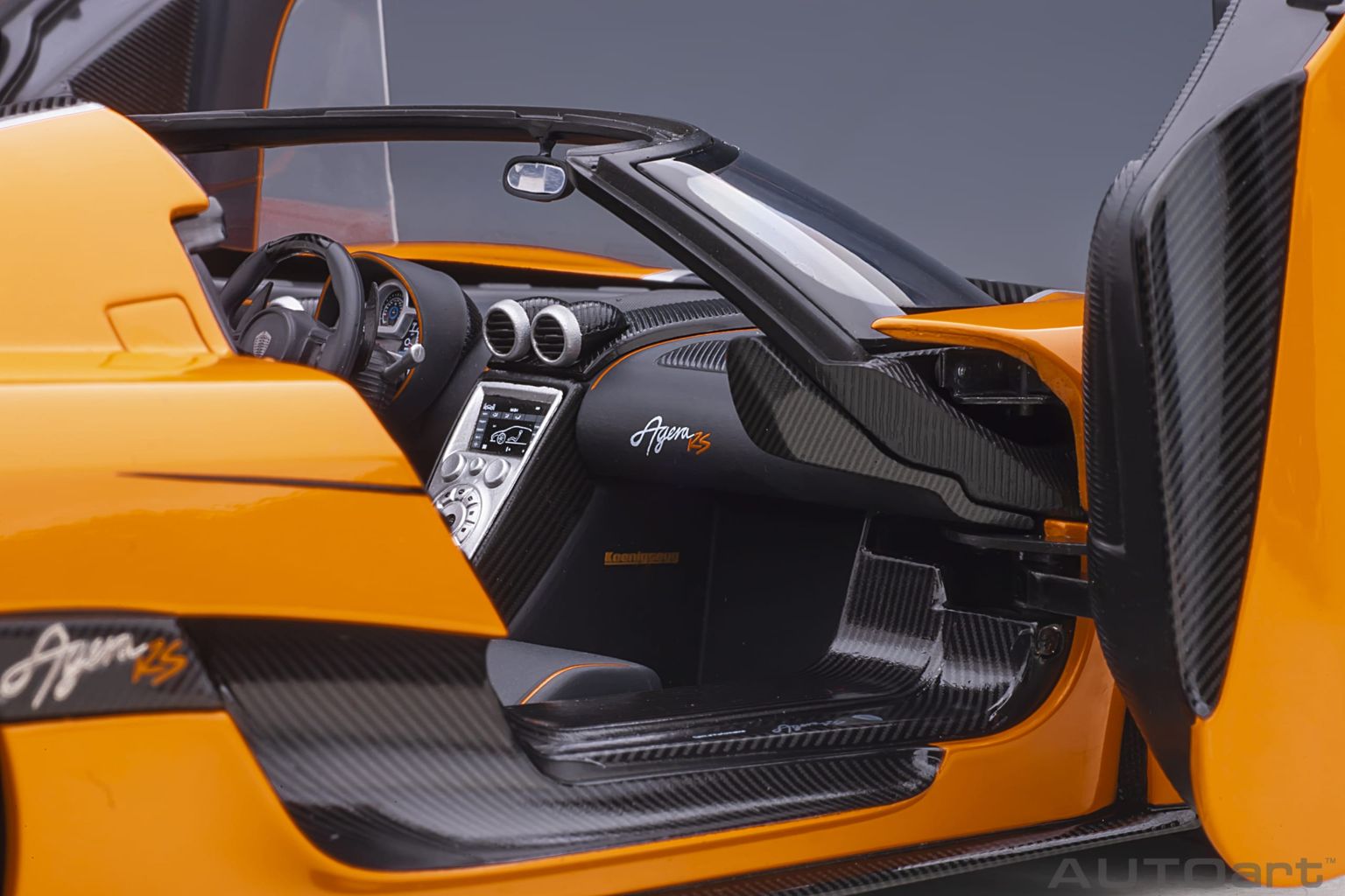 Koenigsegg Agera RS 2015 cone orange/carbon/black accents 1:18 AUTOart