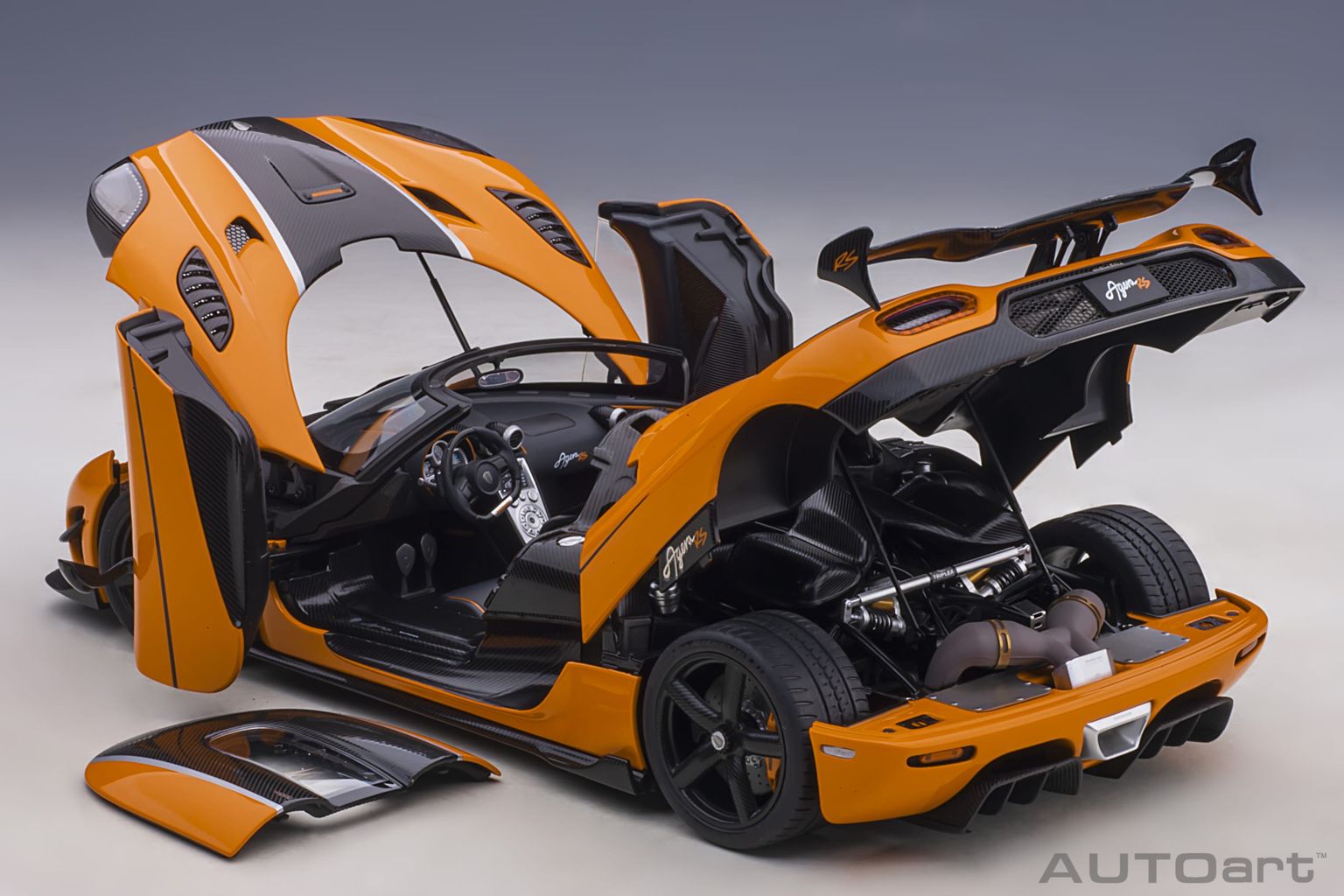 Koenigsegg Agera RS 2015 cone orange/carbon/black accents 1:18 AUTOart