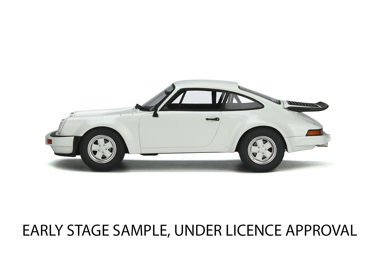 Porsche 911 SC RS 1984 Grand Prix white 1:18 GT Spirit