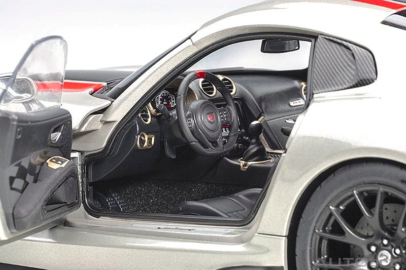 Dodge Viper ACR 2017 billet silver/black stripes 1:18 AUTOart