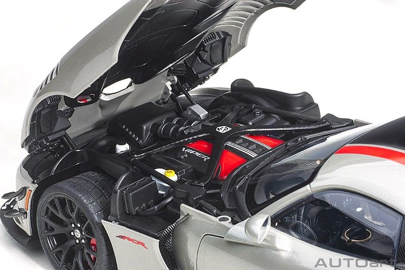 Dodge Viper ACR 2017 billet silver/black stripes 1:18 AUTOart