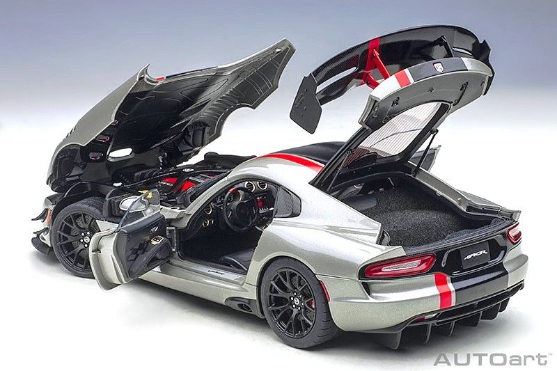 Dodge Viper ACR 2017 billet silver/black stripes 1:18 AUTOart