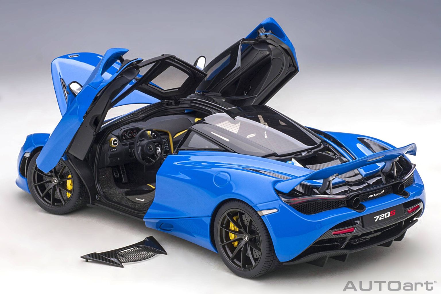 McLaren 720S 2017 paris blue/metallic blue 1:18 AUTOart