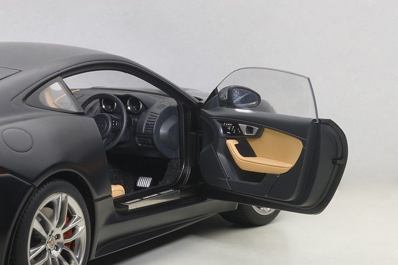 Jaguar F Type R Coupe 2015 matt black 1:18 AUTOart