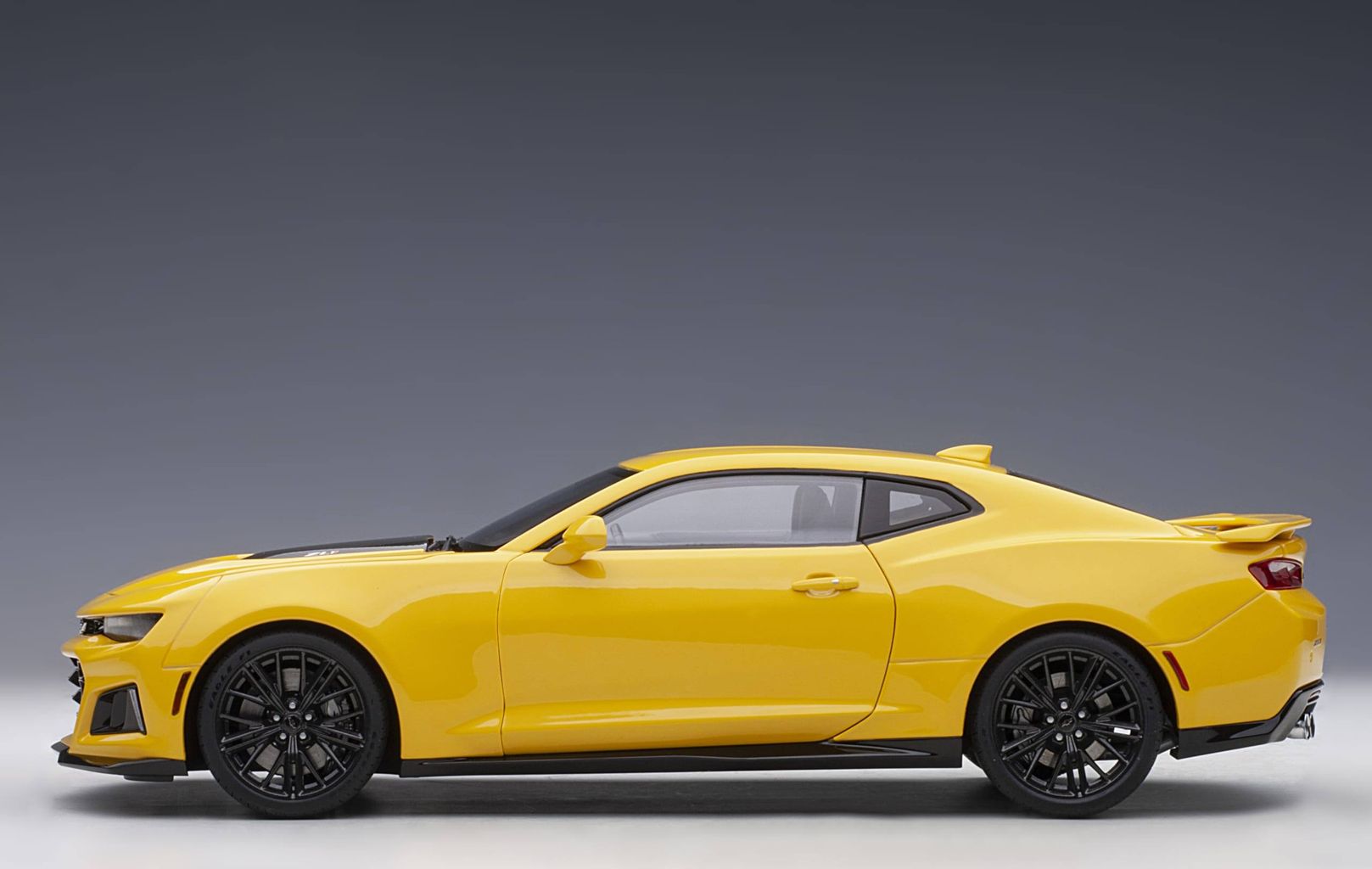 Chevrolet Camaro ZL1 Coupe 2017 bright yellow 1:18 AUTOart