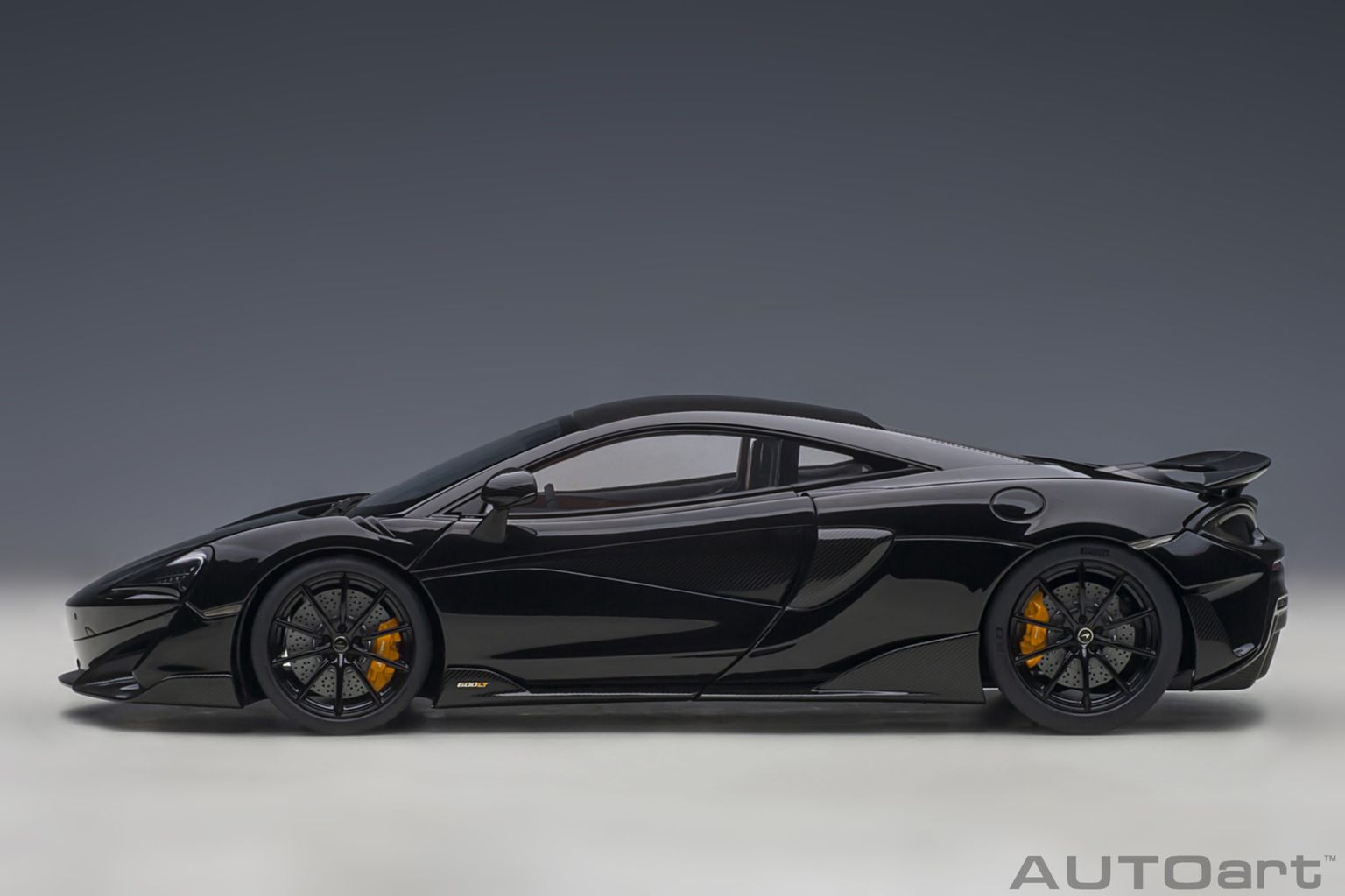 McLaren 600LT 2019 onyx black 1:18 AUTOart