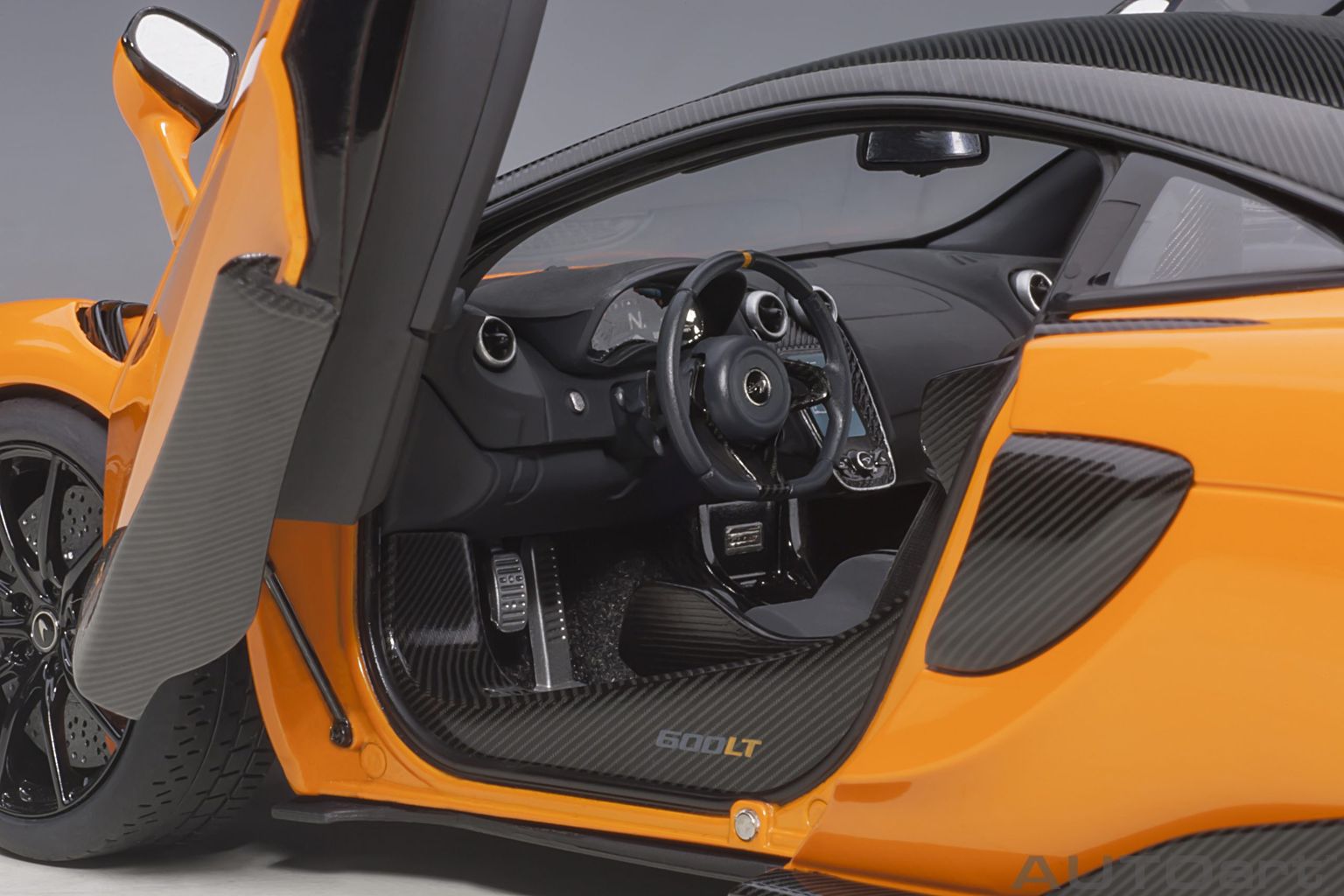 McLaren 600LT 2019 myan orange 1:18 AUTOart