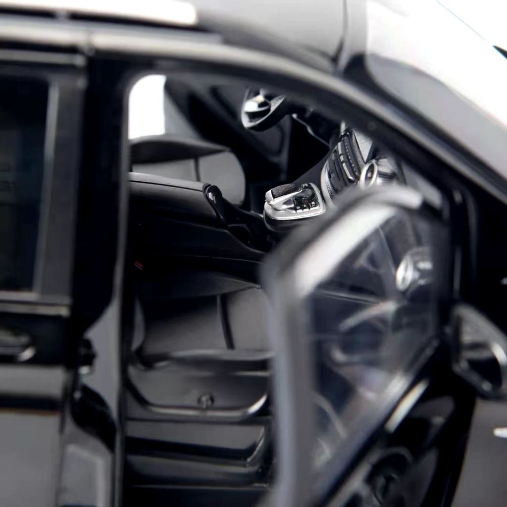 Mercedes-Benz V-Class AMG-Line 2018 black 1:18 Norev