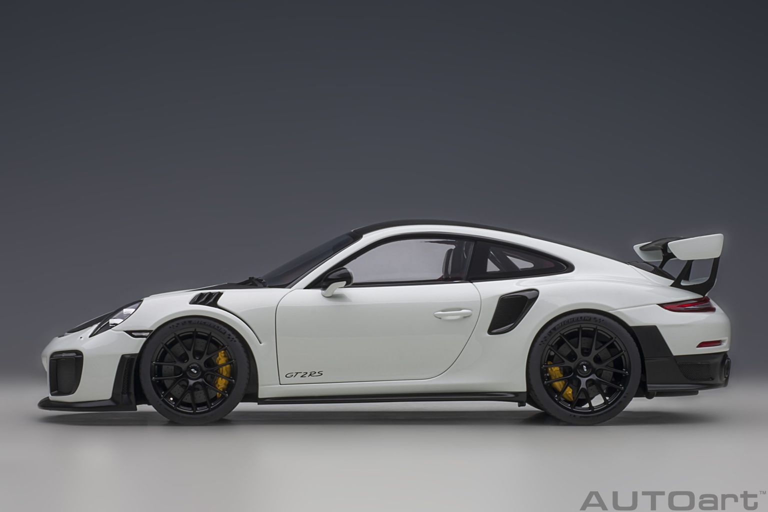 Porsche 911 GT2RS 2017 Weissach Package white 1:18 AUTOart