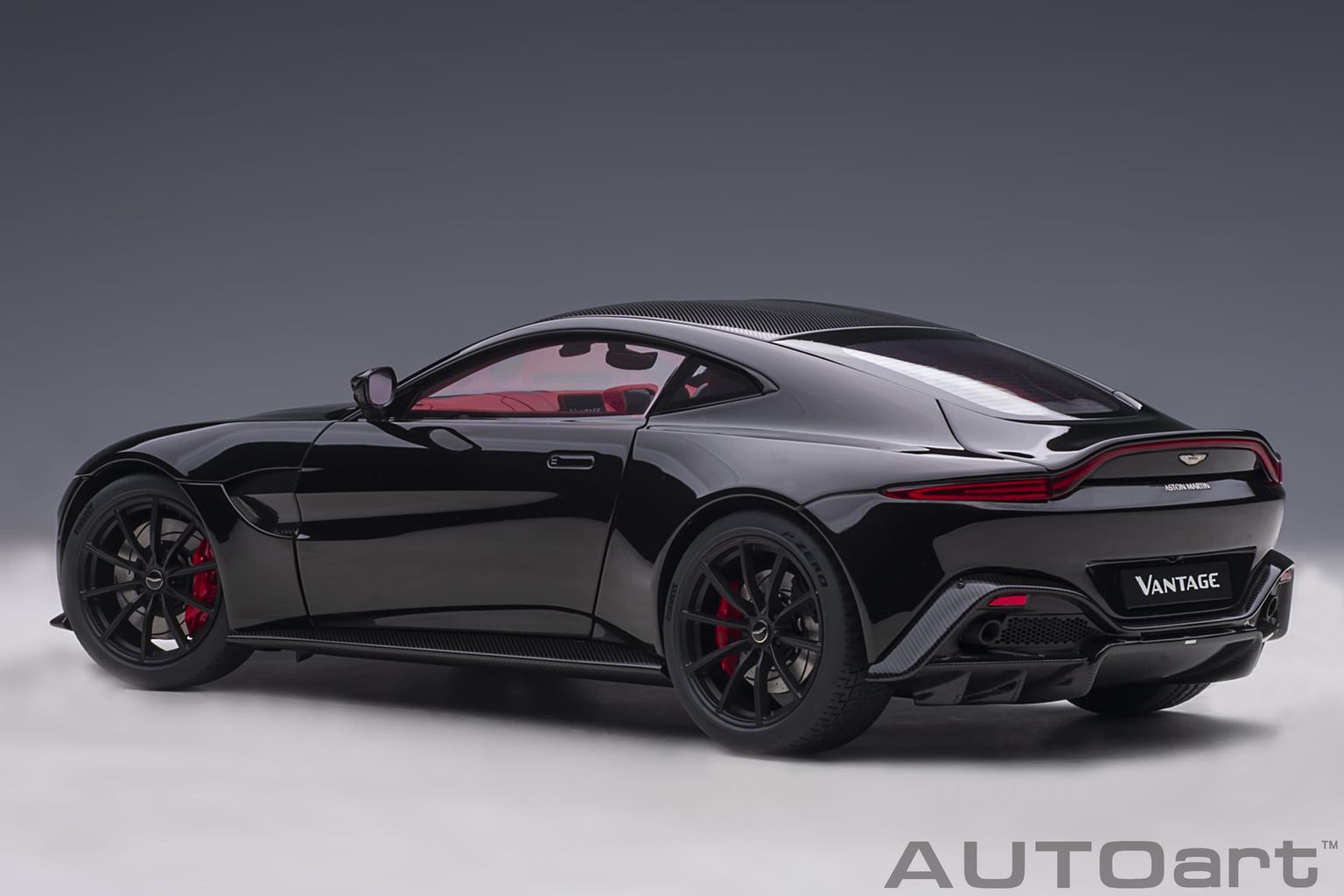 Aston Martin Vantage 2019 jet black 1:18 AUTOart