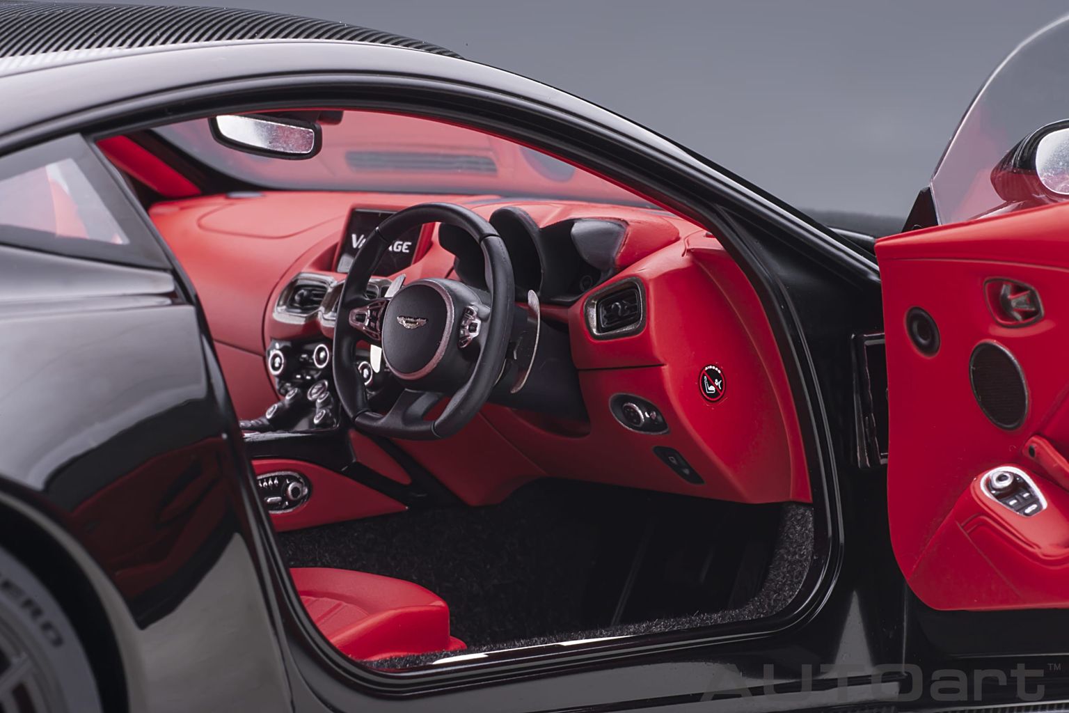 Aston Martin Vantage 2019 jet black 1:18 AUTOart