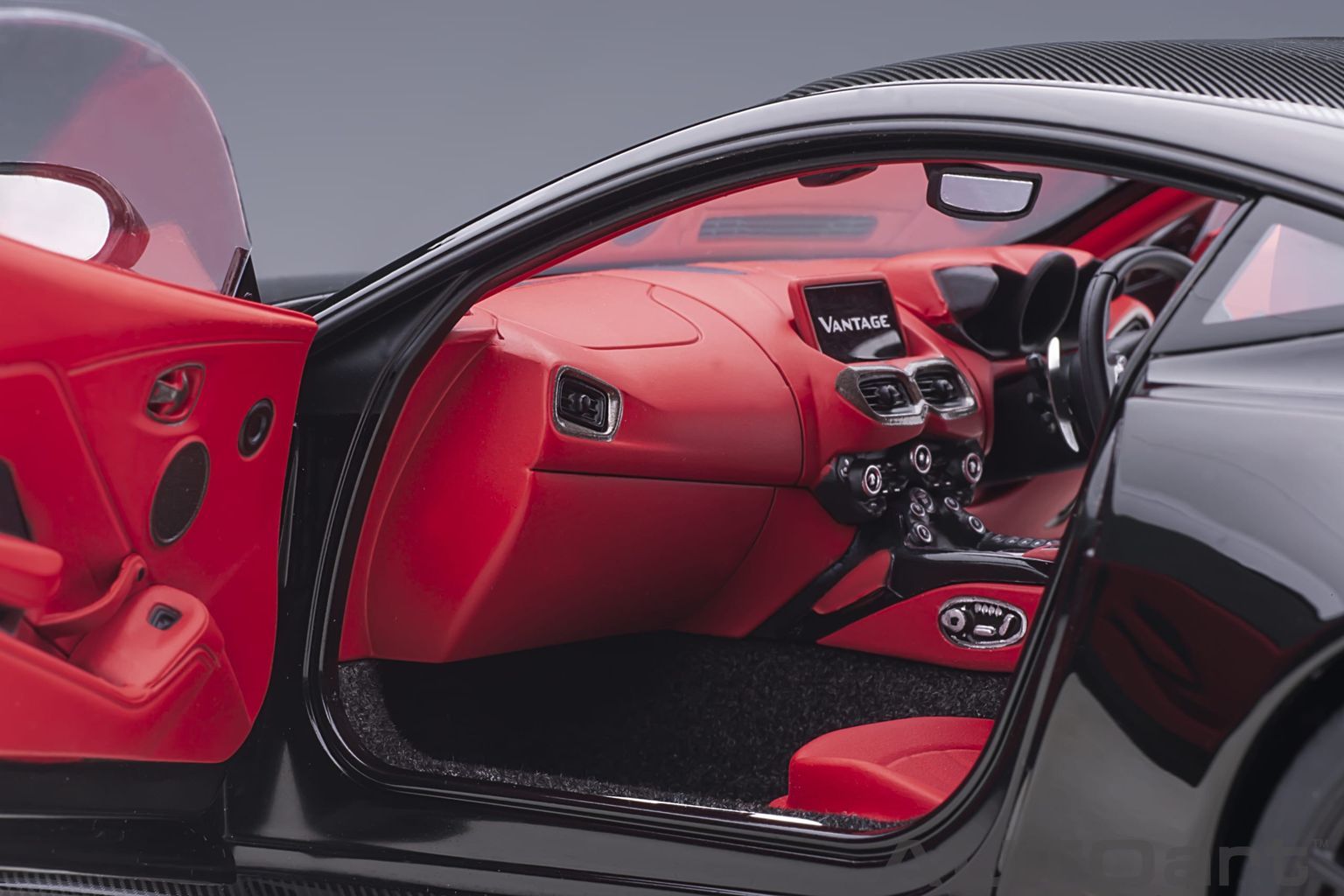 Aston Martin Vantage 2019 jet black 1:18 AUTOart