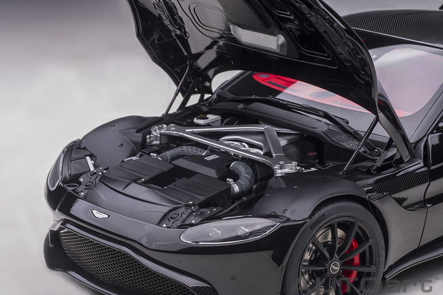 Aston Martin Vantage 2019 jet black 1:18 AUTOart