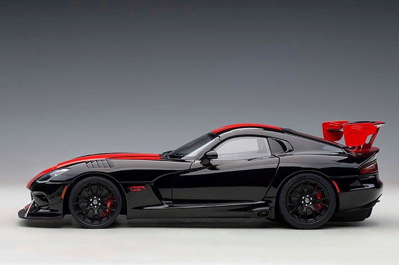 Dodge Viper ACR 2017 black/red stripes 1:18 AUTOart